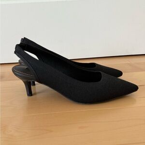 BACK HEELS SLEEK POINTED-TOE SIZE 6